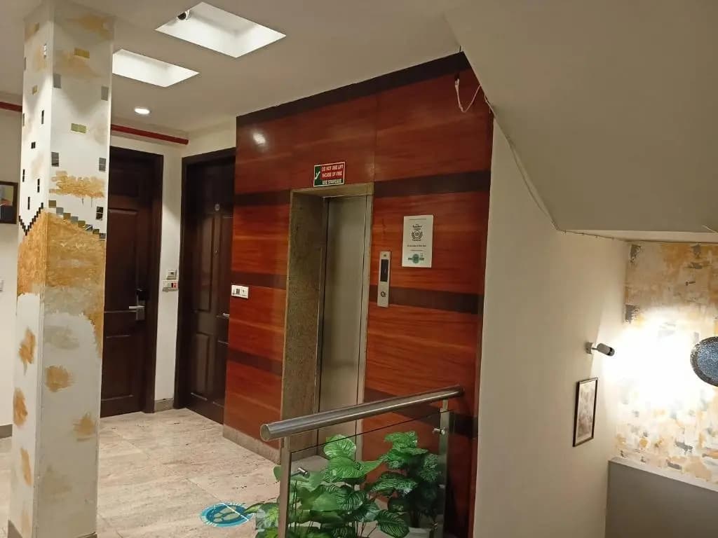 Cosy Grand @Chanakyapuri by The Cosy Hotels.