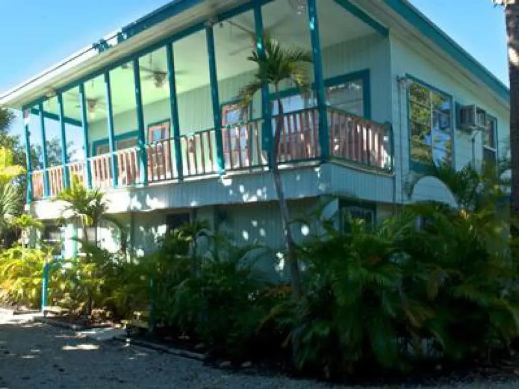THE Palmview AND Sandpiper Inns