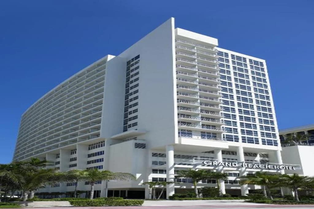 Grand Beach Hotel, Mid-Beach