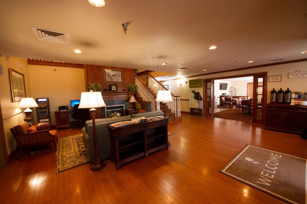 Country Inn & Suites