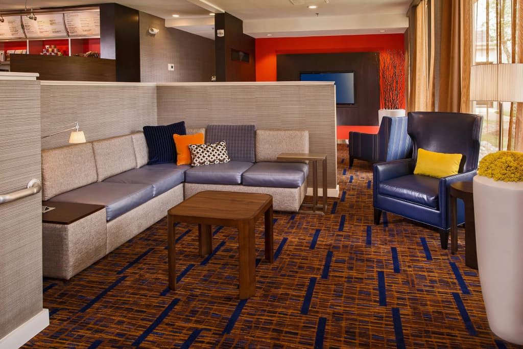 Courtyard by Marriott Richmond West