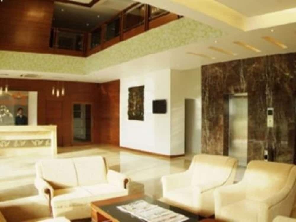 Parijatha Gateway Hotel