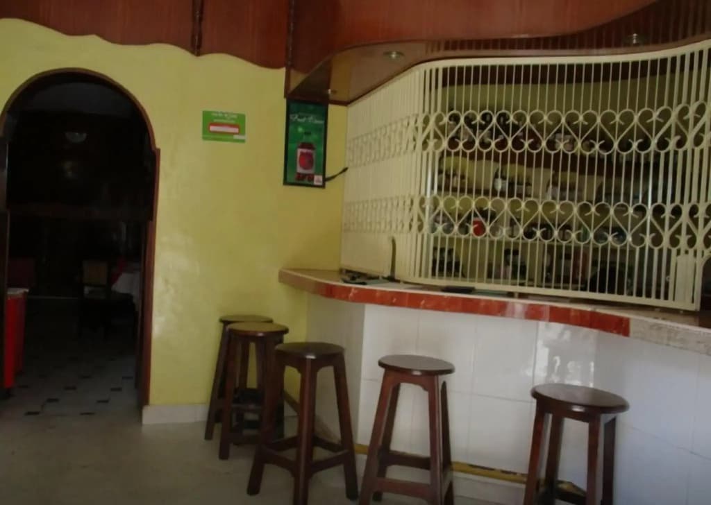 Ganjoni wananchi Hotel