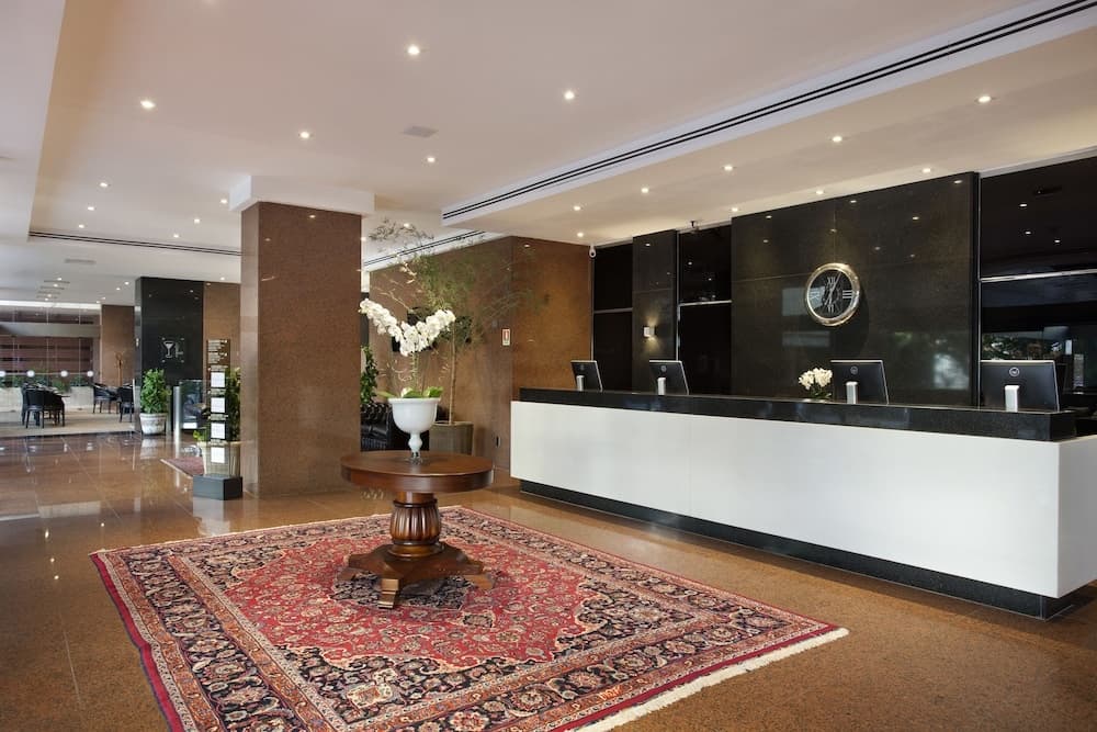 Naoum Plaza Hotel