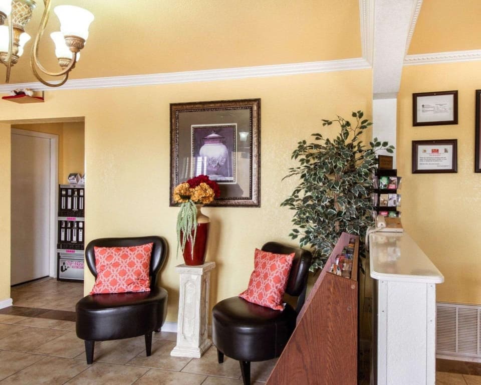 Econo Lodge Inn & Suites San Antonio near Frost Bank Center