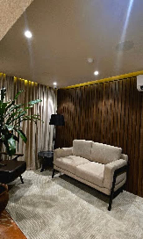7even Suites Hotel