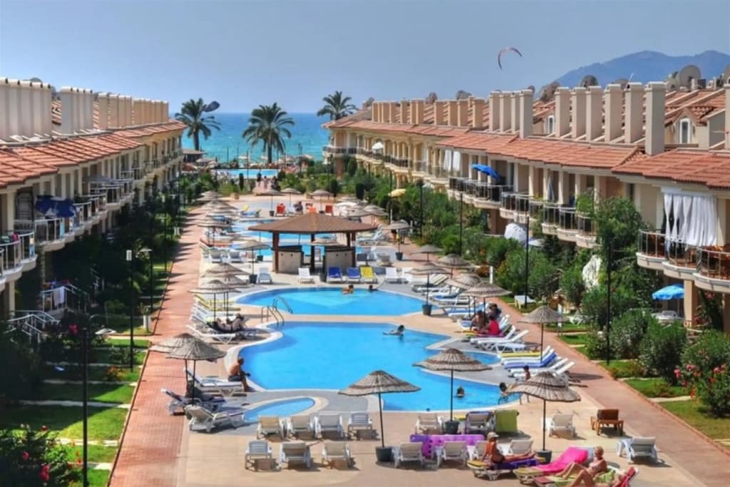 Sunset Beach Club Lebrentals Hotel