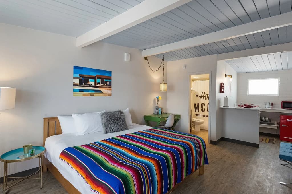 Hotel McCoy Tucson - Art, Coffee, Beer, Wine