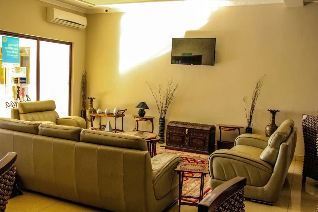 KM Executive Lodge
