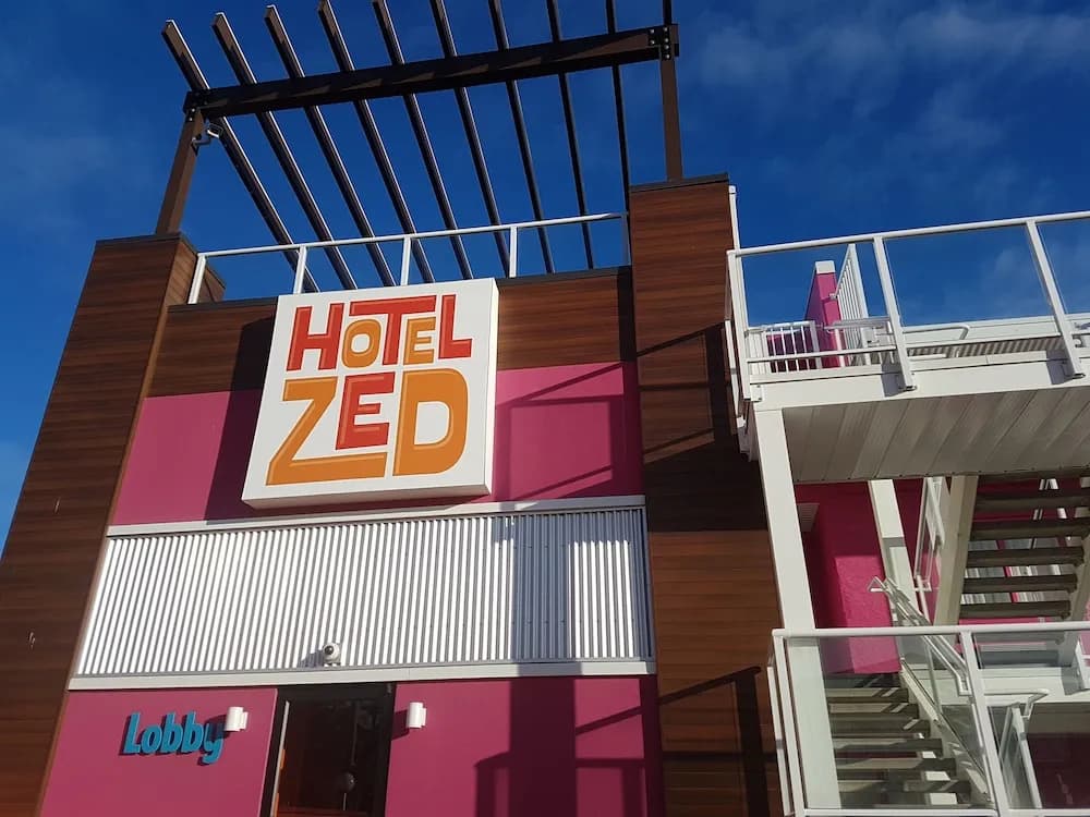 Abbott Villa On The Lake (closed - Visit New Business Hotel Zed)