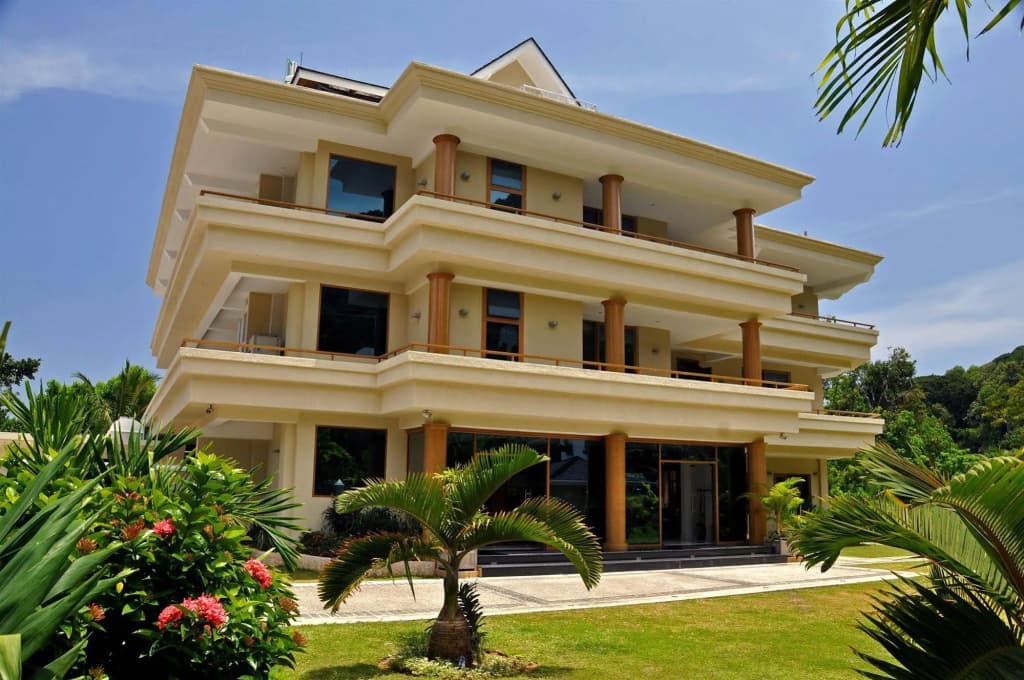 Crown Beach Hotel
