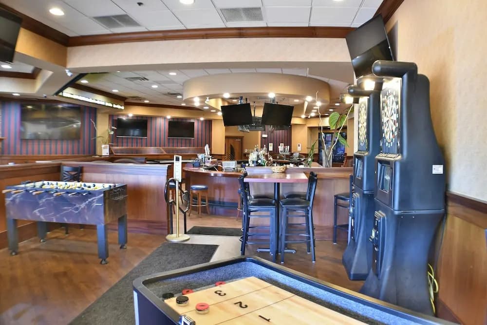 Ramada by Wyndham Sioux Falls Arpt & Suites