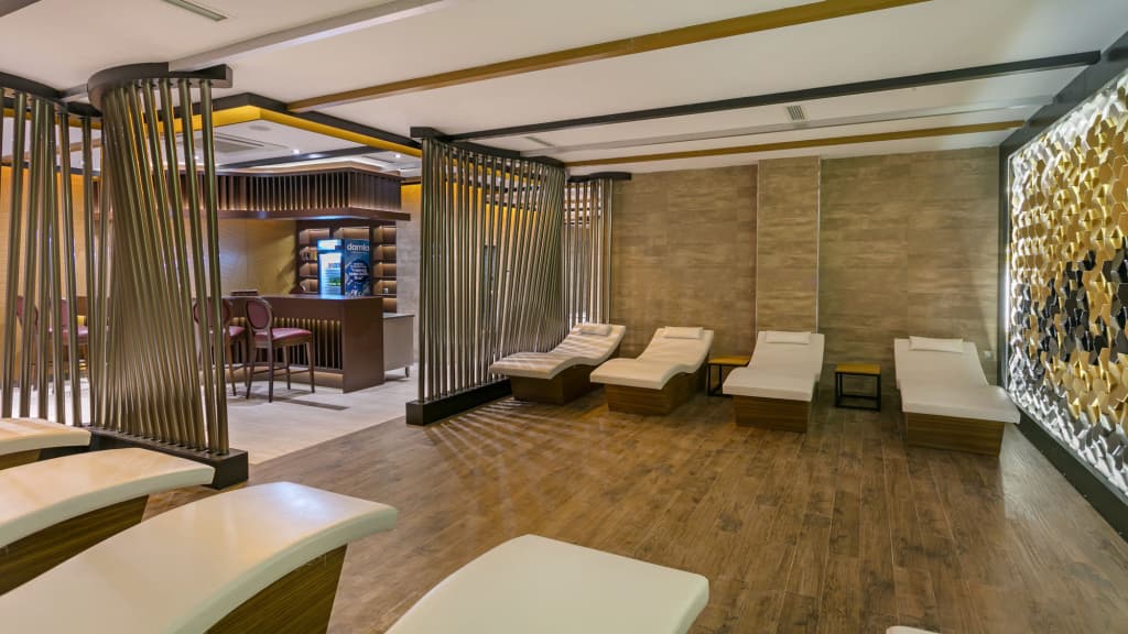 B Business Hotel & Spa